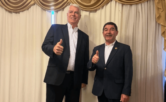 Senador Núñez cambia de bando en la interna colorada de Luque