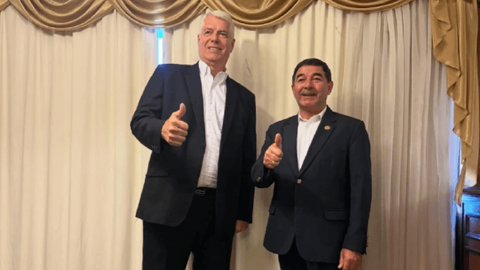 Senador Núñez cambia de bando en la interna colorada de Luque