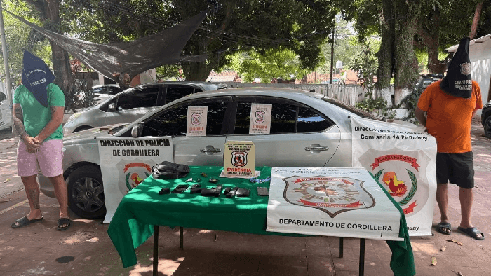 Detienen a un policía y a su presunto cómplice por robo de vehículo