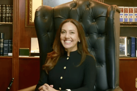 Hallan muerta a una abogada en su vivienda