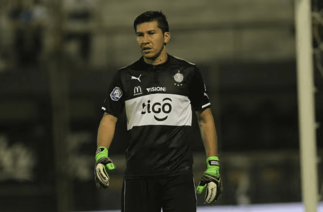 Buscan a exarquero de fútbol por presunto tráfico de cocaína