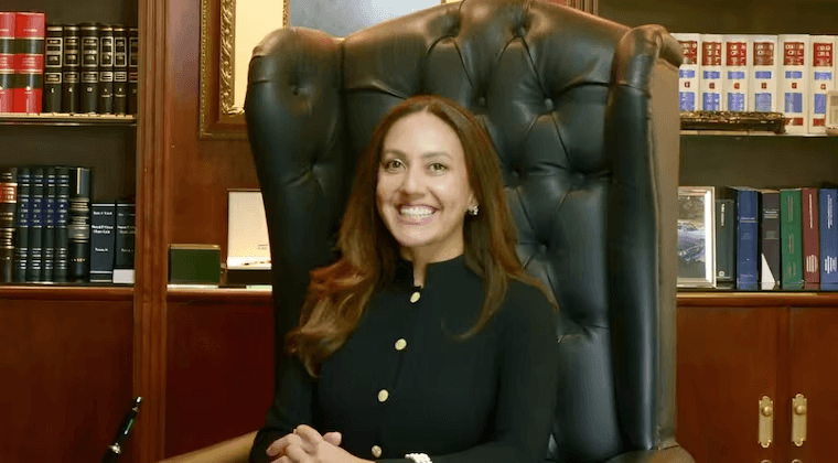 Hallan muerta a una abogada en su vivienda