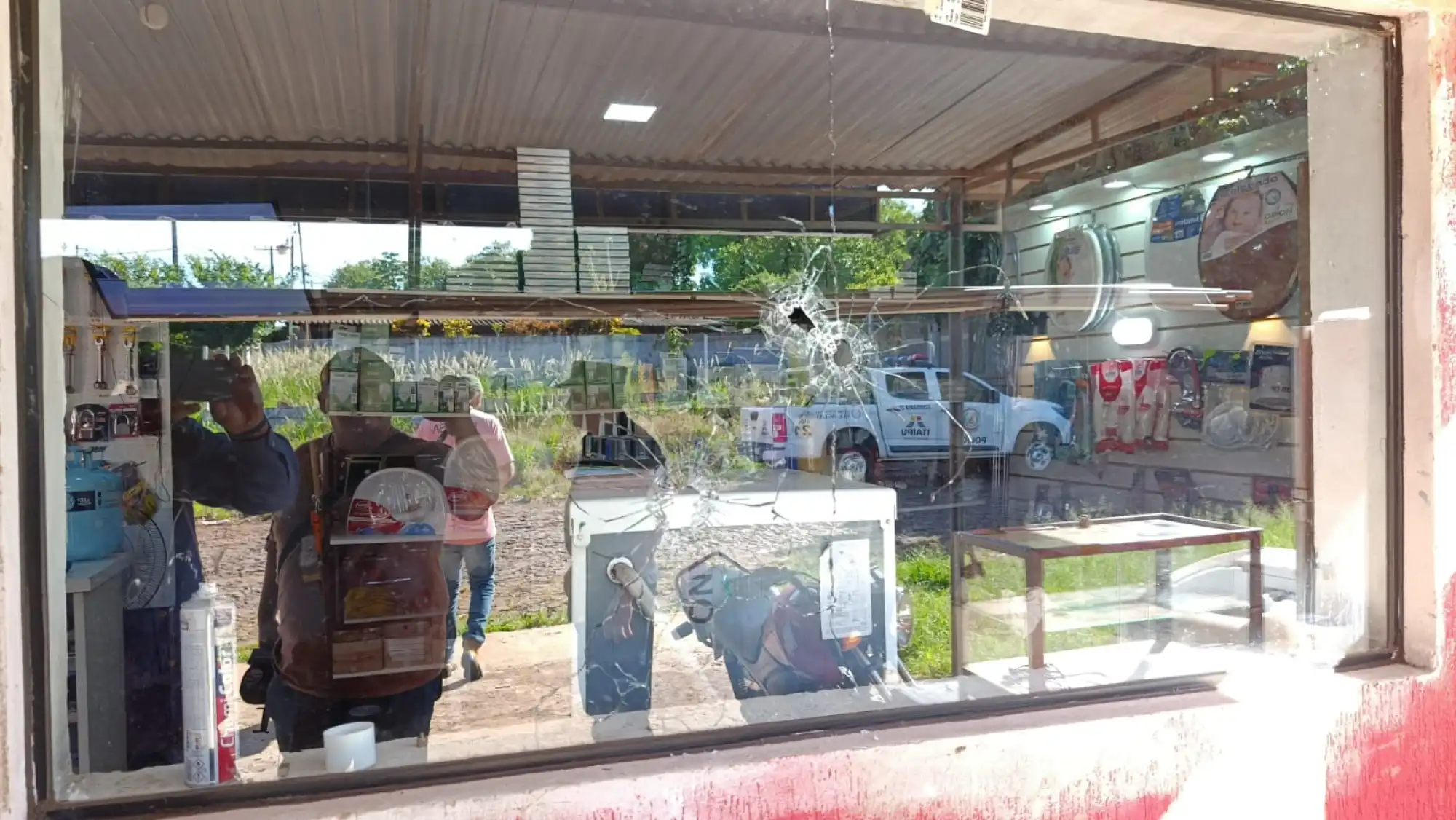 Desconocidos disparan contra ferretería en Pedro Juan Caballero