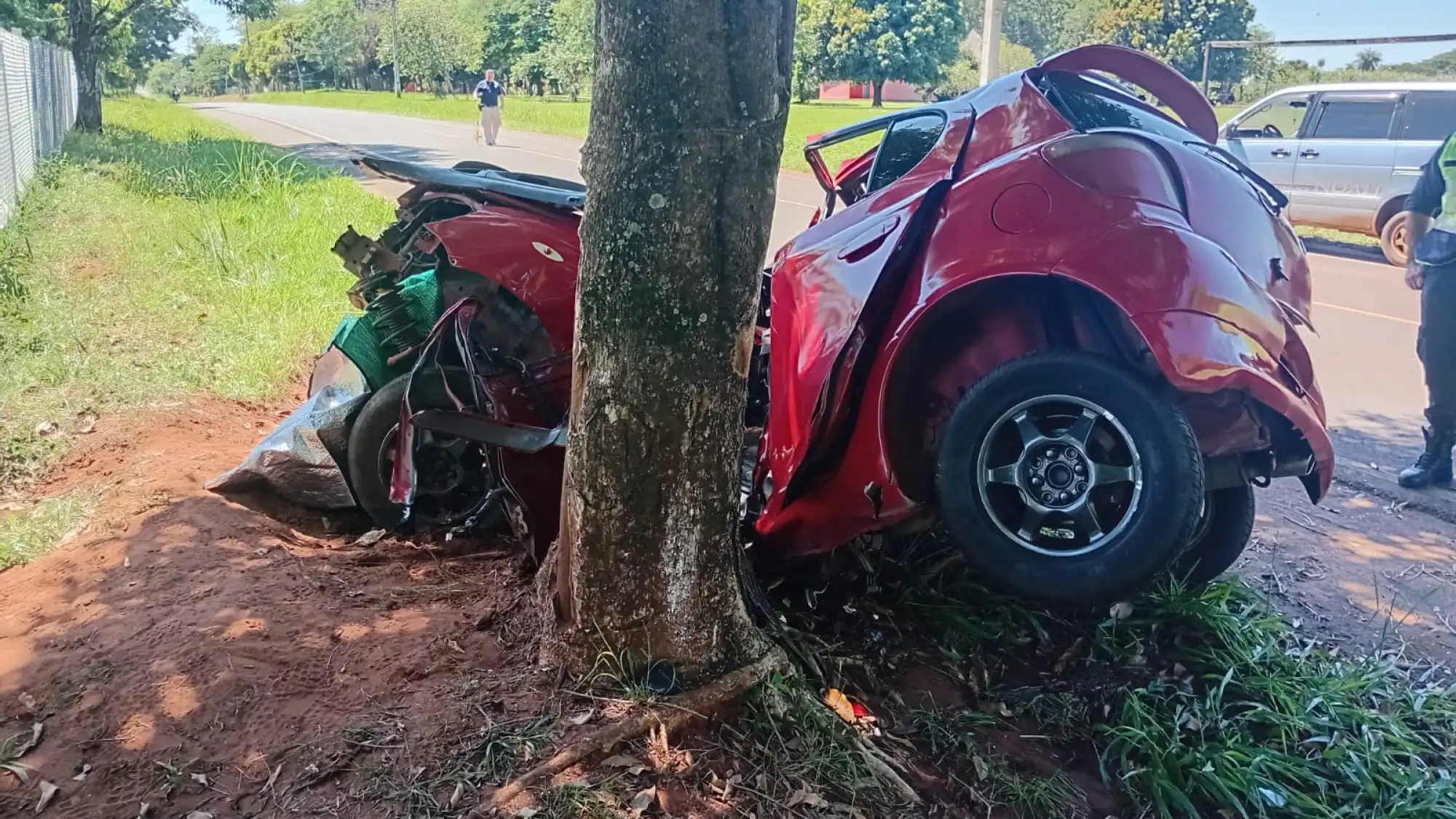 Tragedia en Guajayví: Joven conductor fallece tras chocar contra un árbol Tragedia en Guajayví: Joven conductor fallece tras chocar contra un árbol