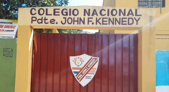 Colegio prohíbe que alumnos usen piercings, vapeadores y se tiñan el cabello Colegio prohíbe que alumnos usen piercings, vapeadores y se tiñan el cabello