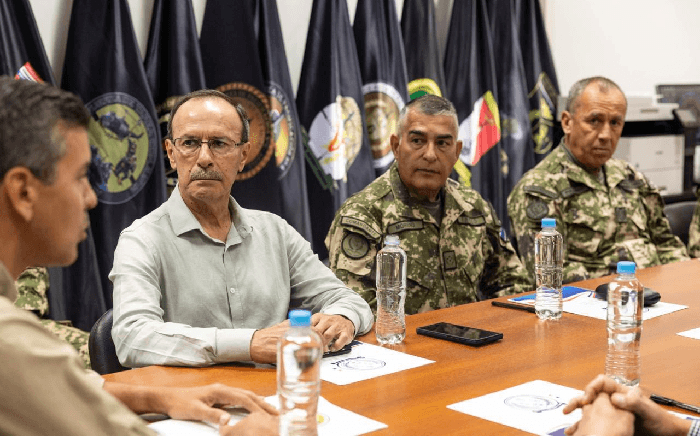 Presidente Peña amplía por decreto la zona de operaciones del CODI en toda la región oriental