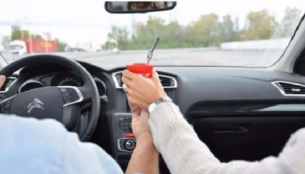 Multas por fumar o tomar tereré al volante Multas por fumar o tomar tereré al volante