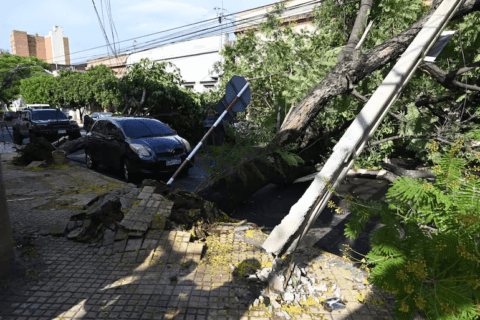 En pocos minutos, “lluvia de verano” arrasó Asunción y otras localidades
