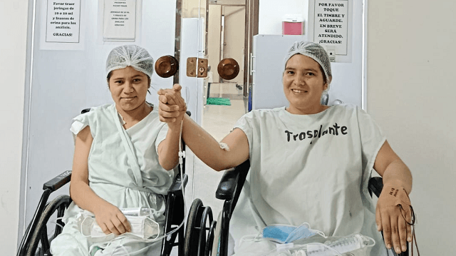 Amor de primas: tras 11 años de hemodiálisis, joven recibe un riñón donado por su prima
