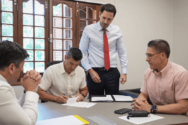 Presidente Santiago Peña anuncia cambios en PETROPAR y proyecta una nueva etapa para la empresa estatal