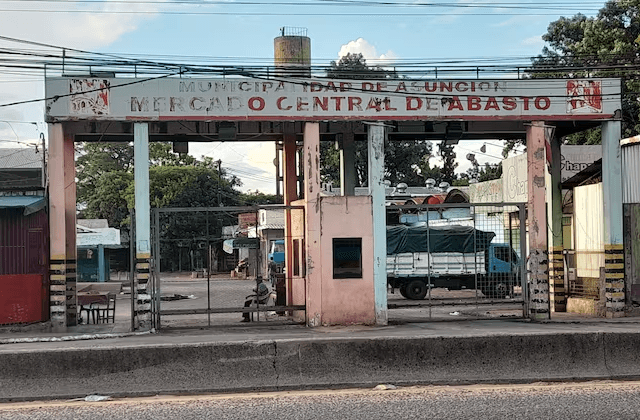 Hallan el cuerpo de un hombre y una mujer en el Mercado de Abasto