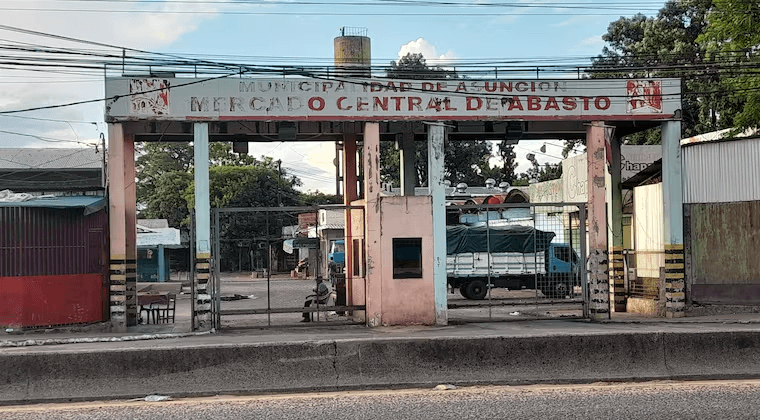 Hallan el cuerpo de un hombre y una mujer en el Mercado de Abasto