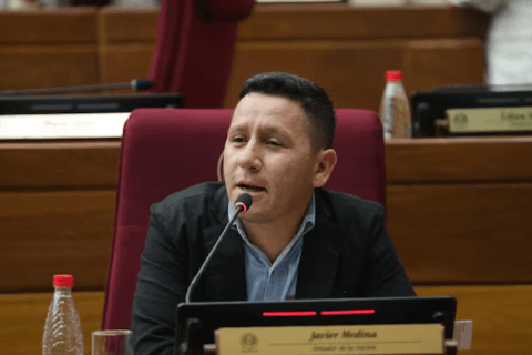 Acorralado, “Chaqueñito” promete renunciar hoy