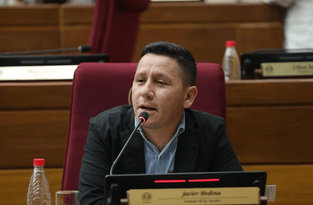 Acorralado, “Chaqueñito” promete renunciar hoy Acorralado, “Chaqueñito” promete renunciar hoy