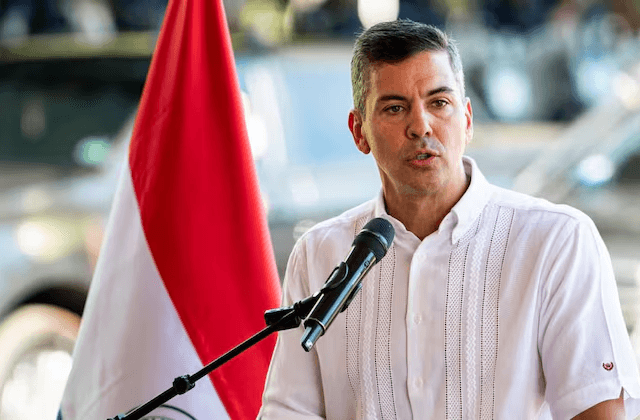 Peña descarta suba del pasaje y pide cargar combustible en Petropar Peña descarta suba del pasaje y pide cargar combustible en Petropar