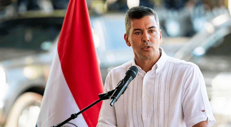 Peña descarta suba del pasaje y pide cargar combustible en Petropar