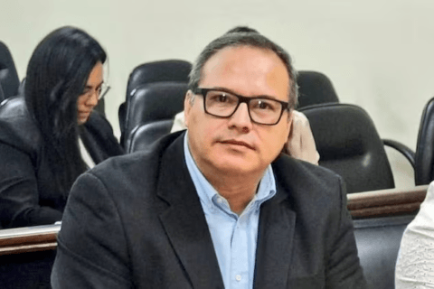 Confirman condena de Carlos Granada por acoso y coacción sexual, aunque seguirá libre