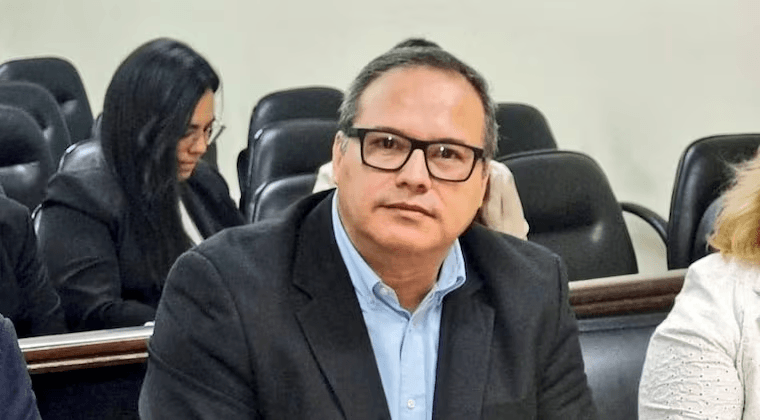 Confirman condena de Carlos Granada por acoso y coacción sexual, aunque seguirá libre