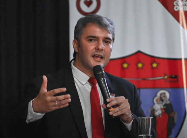 Marcos Benítez rechaza críticas y las califica como “show electoral” en plena carrera por la reelección