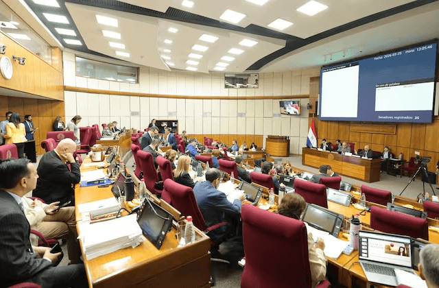 Senadores deciden tener libre el «Miércoles Santo»
