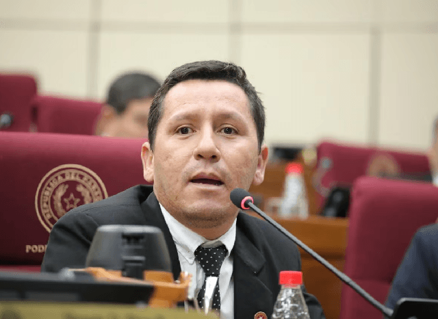 Senadores rechazan pérdida de investidura de Chaqueñito Vera
