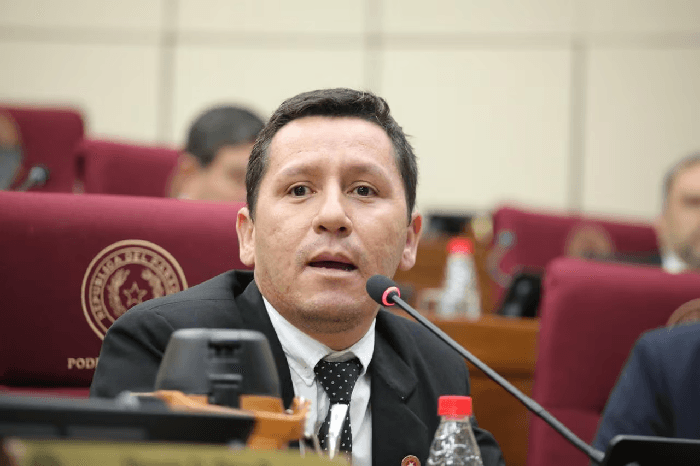 Senadores rechazan pérdida de investidura de Chaqueñito Vera