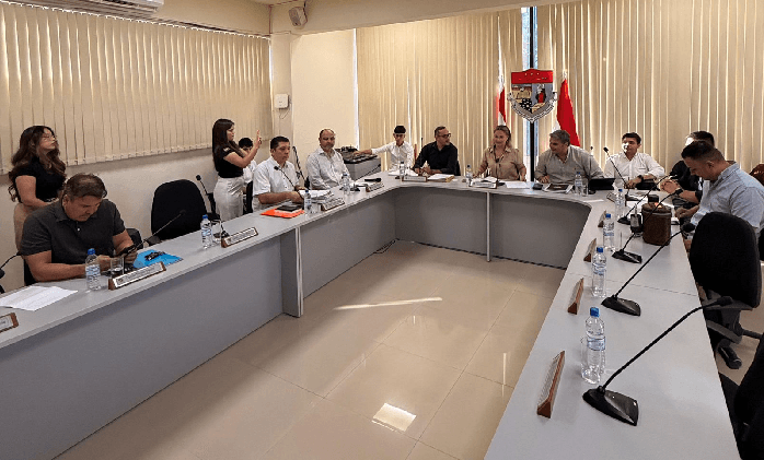 Intendente Marcos Benítez presenta plan económico ante caída de transferencias