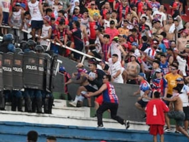 Diputado propone prohibir entradas a hinchadas visitantes y defiende a la Policía