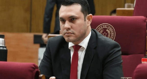 Hernán Rivas llevará “diez compañeros y profesores” al Senado