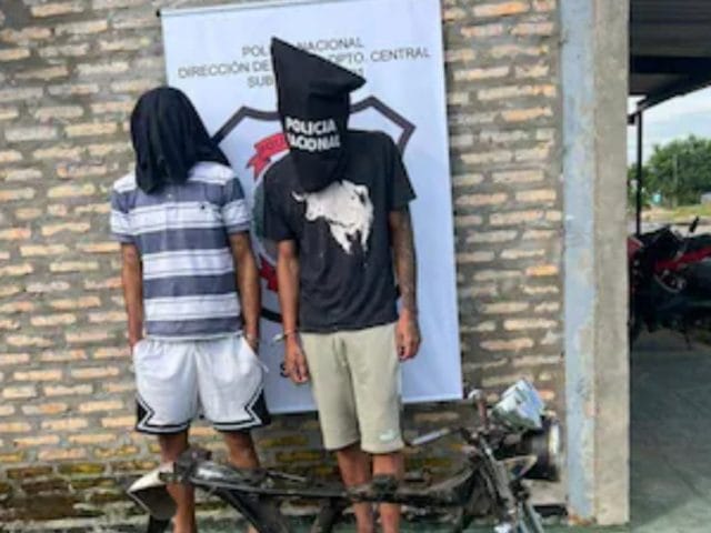 Hermanos fueron aprehendidos tras denuncia de su madre por robo y maltrato