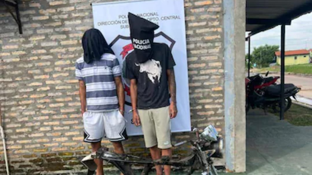 Hermanos fueron aprehendidos tras denuncia de su madre por robo y maltrato