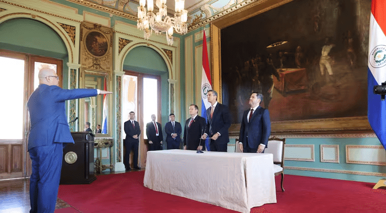 Peña tomó juramento a nuevo ministro y le encargó cuidar logros sociales Peña tomó juramento a nuevo ministro y le encargó cuidar logros sociales