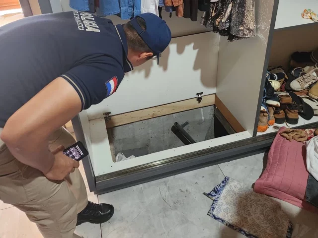 Capitán Bado: Hallan un túnel, armas de guerra y drogas en una vivienda buscando a Barón Escurra