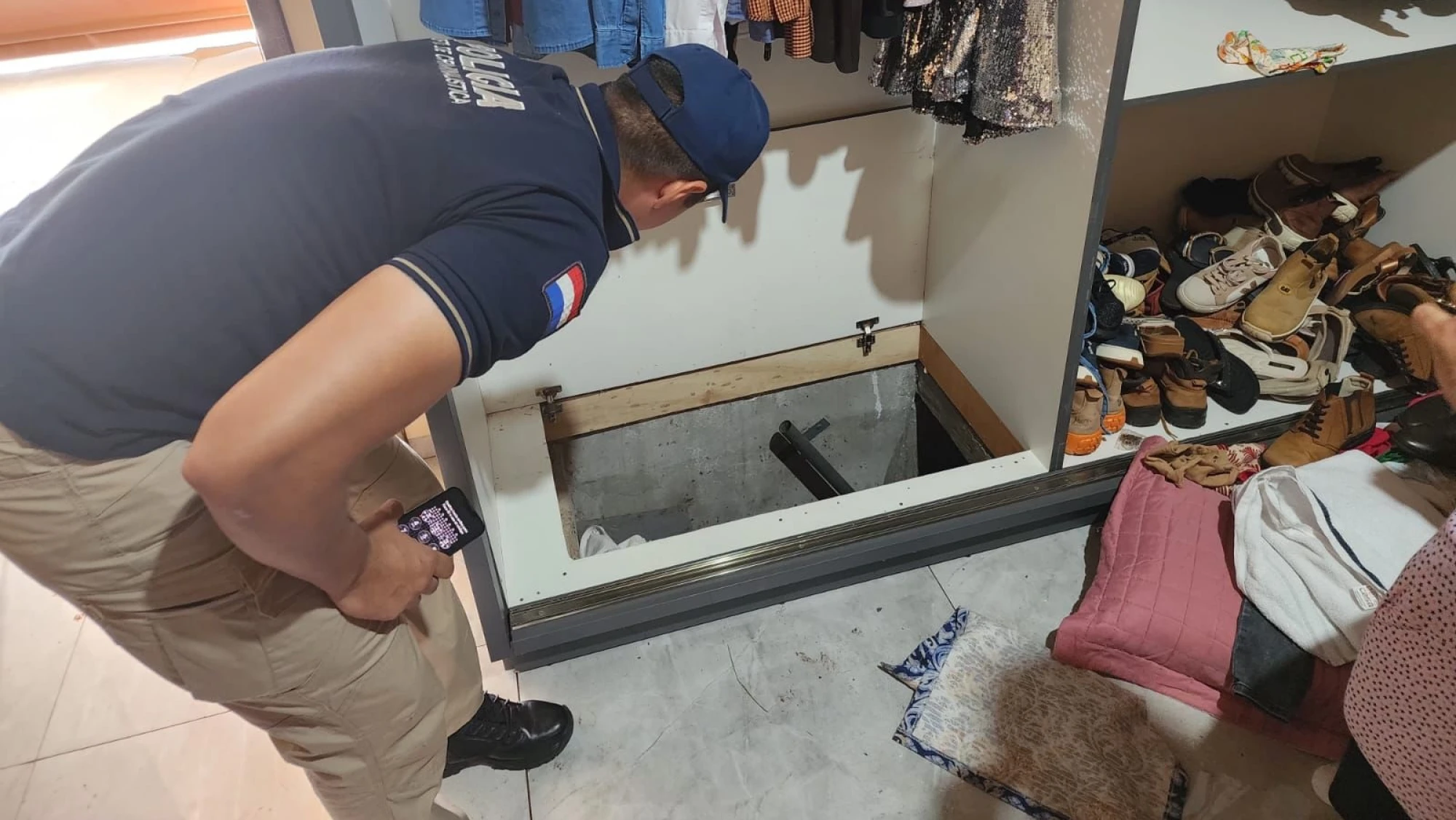 Capitán Bado: Hallan un túnel, armas de guerra y drogas en una vivienda buscando a Barón Escurra