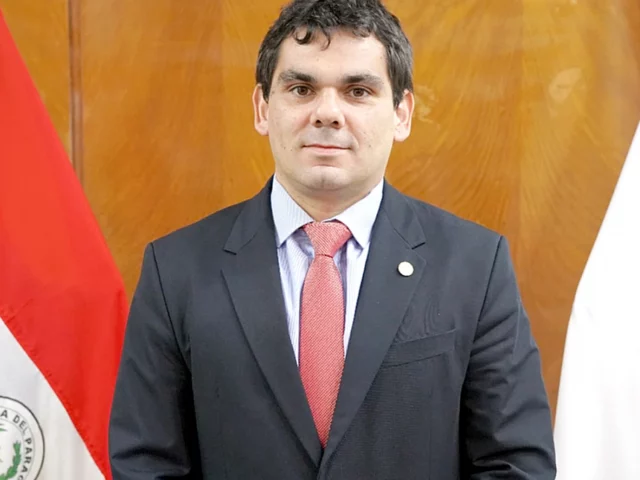 Fiscalía inicia investigación tras denuncias contra ex director jurídico del IPS