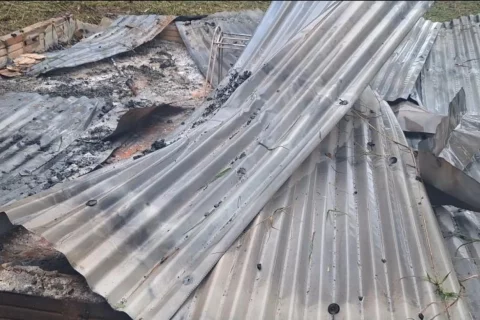 Ataque armado en Yasy Cañy: Queman vivienda con bomba molotov