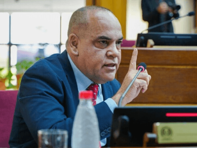 Volver a tener dos horarios: “Lo que piense la mayoría, lo vamos a hacer”, dice Bachi Volver a tener dos horarios: “Lo que piense la mayoría, lo vamos a hacer”, dice Bachi