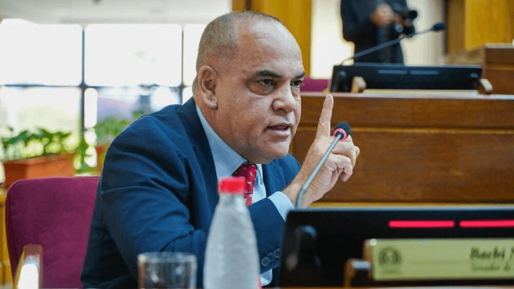 Volver a tener dos horarios: “Lo que piense la mayoría, lo vamos a hacer”, dice Bachi