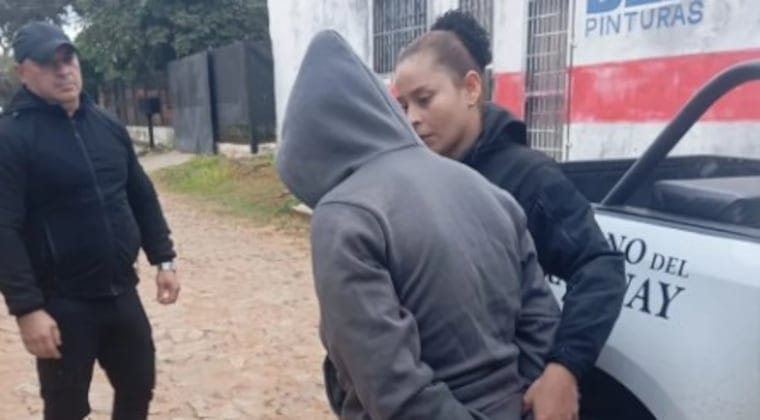 Detienen a mujer por presunto abandono de su hijo pequeño en un supermercado Detienen a mujer por presunto abandono de su hijo pequeño en un supermercado
