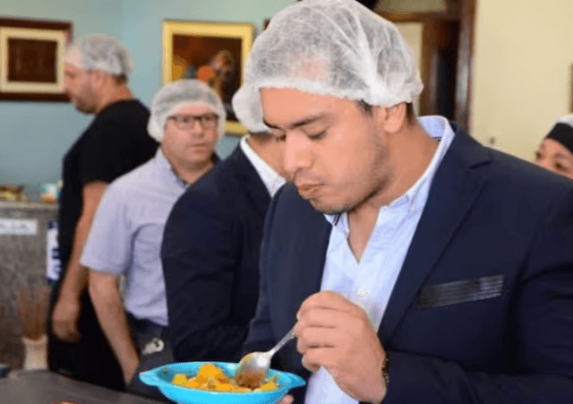 Miguel Prieto fue hospitalizado a causa de una empanada de pescado