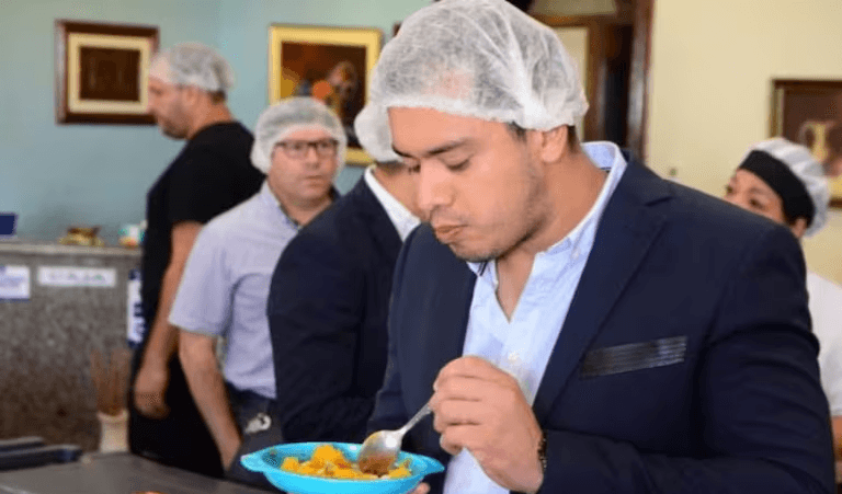 Miguel Prieto fue hospitalizado a causa de una empanada de pescado