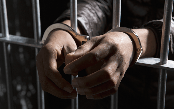 Por negarle dinero para la caña, golpeó a su mamá con un pedazo de madera