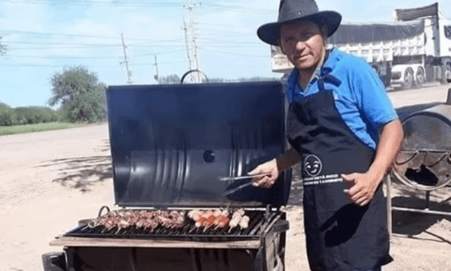 Chaqueñito volvió a vender asaditos frente a su alquiler Chaqueñito volvió a vender asaditos frente a su alquiler