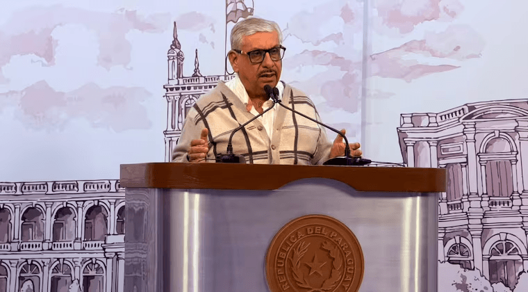 Tras denunciar otro derroche, presidente de IPS cambia a funcionarios de confianza