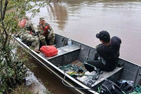 Dos pescadores desaparecieron tras vuelco de deslizadora en el río Aguaray