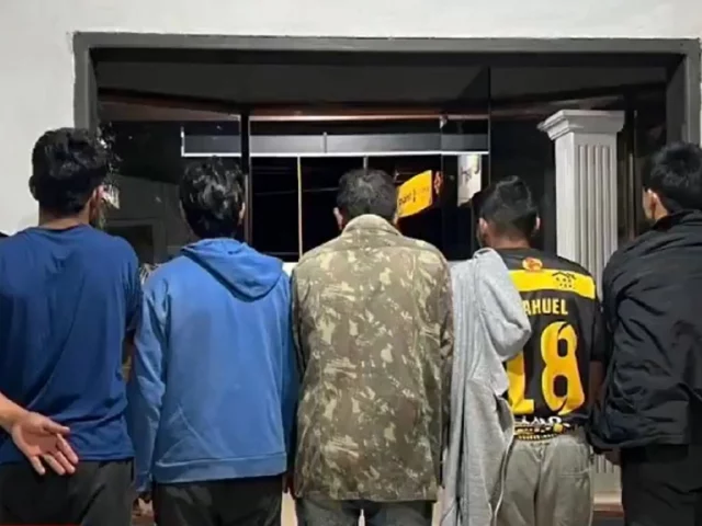 Riña familiar por comida termina en agresión a policías y daños a una patrullera en Capitán Miranda