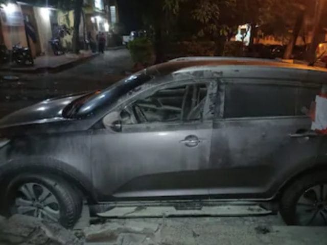 Intentan incendiar vehículo incautado a “La Vaca” frente a una comisaría