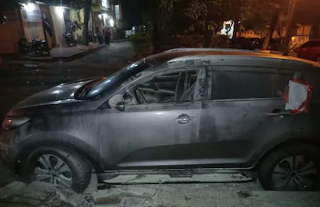 Intentan incendiar vehículo incautado a “La Vaca” frente a una comisaría Intentan incendiar vehículo incautado a “La Vaca” frente a una comisaría
