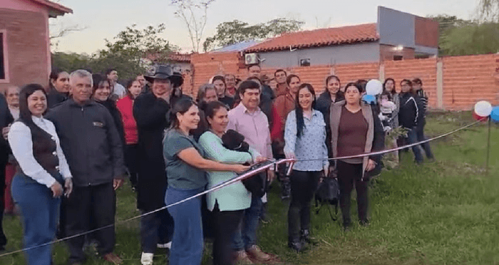 Una familia más cumple el sueño de la casa propia con el apoyo del concejal Osvaldo Mora Una familia más cumple el sueño de la casa propia con el apoyo del concejal Osvaldo Mora