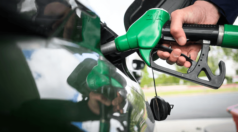 Cae el precio del petróleo, pero en Paraguay se sentirá recién “de aquí a unos meses” Cae el precio del petróleo, pero en Paraguay se sentirá recién “de aquí a unos meses”